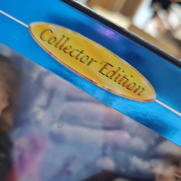 X-Files Barbie - Picture 4 of 4